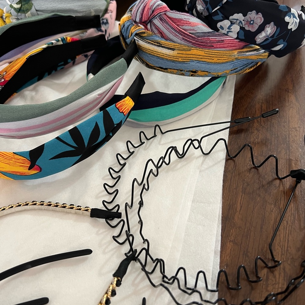 A huge bundle of Women's Hair Accessories - Picture 9 of 14